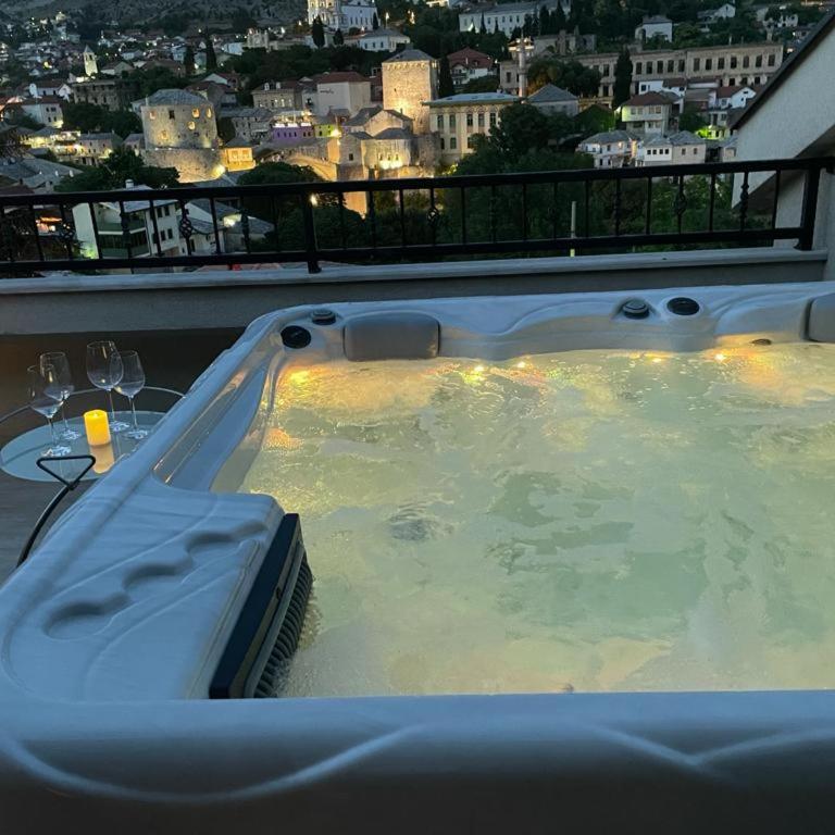 Penthouse with Old bridge view and jacuzzi - Two-Bedroom Apartment - 36