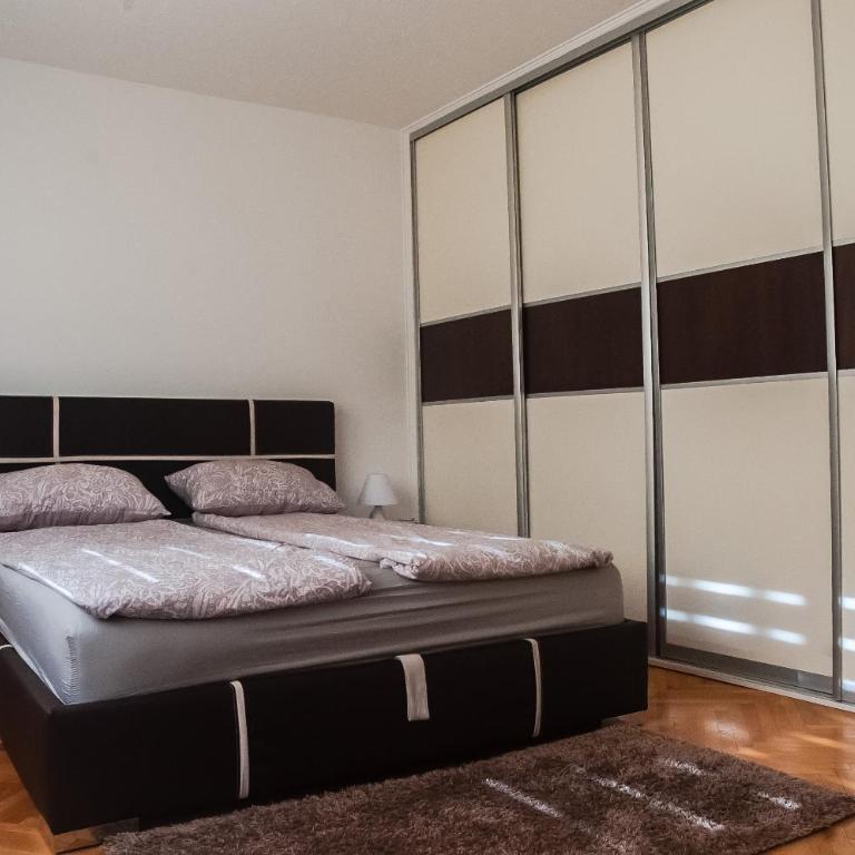Point - One-Bedroom Apartment - 5