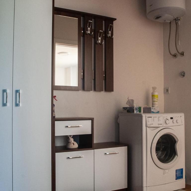 Point - One-Bedroom Apartment - 10