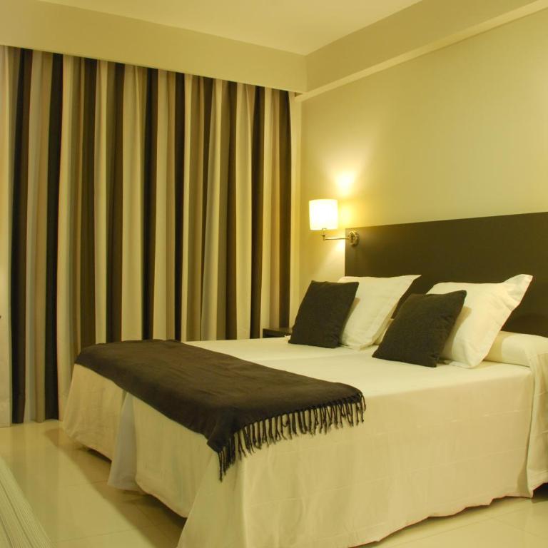 Hotel Los Robles - Habitación Doble (2 adultos) - 2 camas - 6