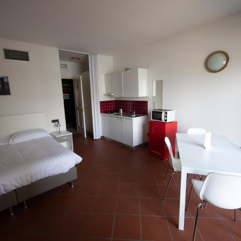 Residence Sporting - Monolocale con Vista Lago (2 Adulti) - 2