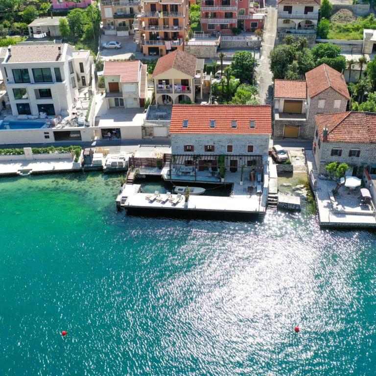 SEASIDE HOUSE KOTOR - Three-Bedroom Villa - 14