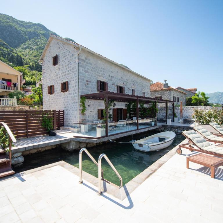 SEASIDE HOUSE KOTOR - Three-Bedroom Villa - 65