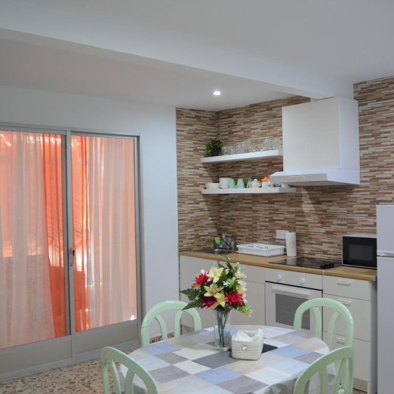 Fantastic 1 bedroom Apartment with Gallery CB6EV - Deluxe One-Bedroom Apartment with City View - 1