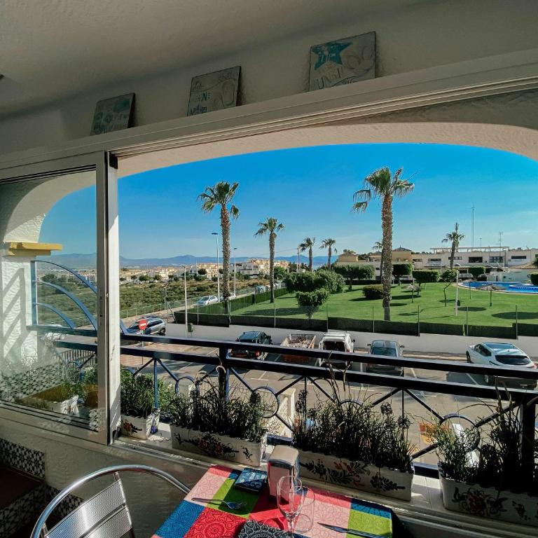 Stunning 2 bedroom apartment with Pool View - Apartment - 29
