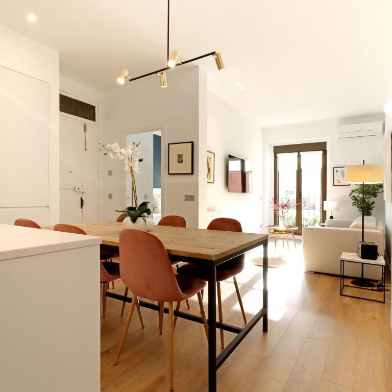 Reina Sofia Boutique II - Two-Bedroom Apartment - 11