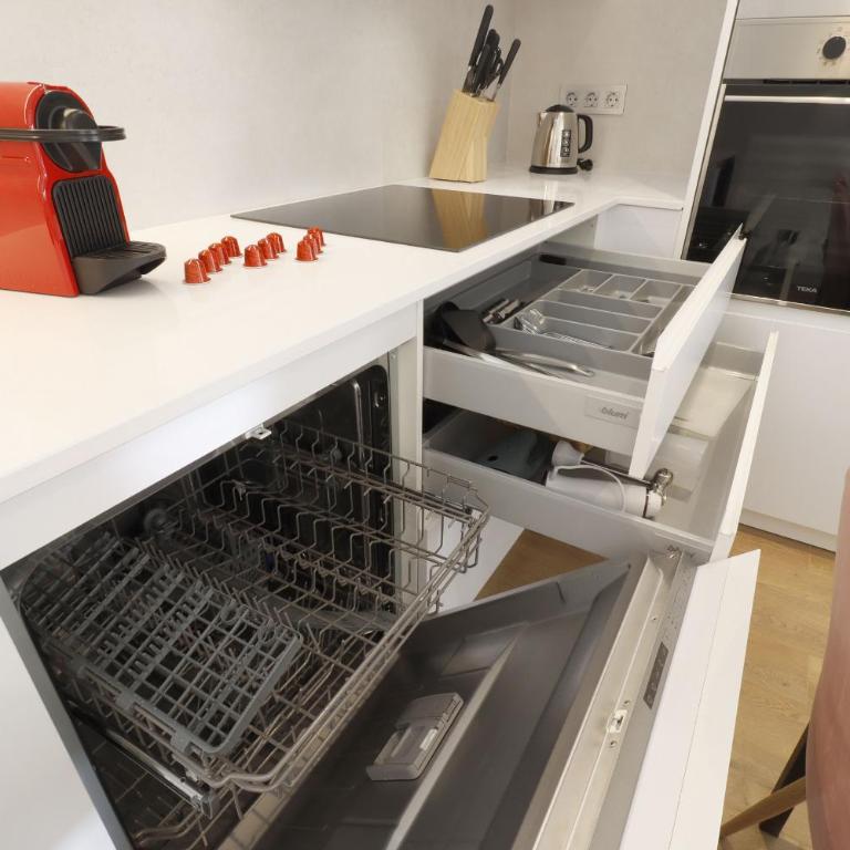 Reina Sofia Boutique II - Two-Bedroom Apartment - 18
