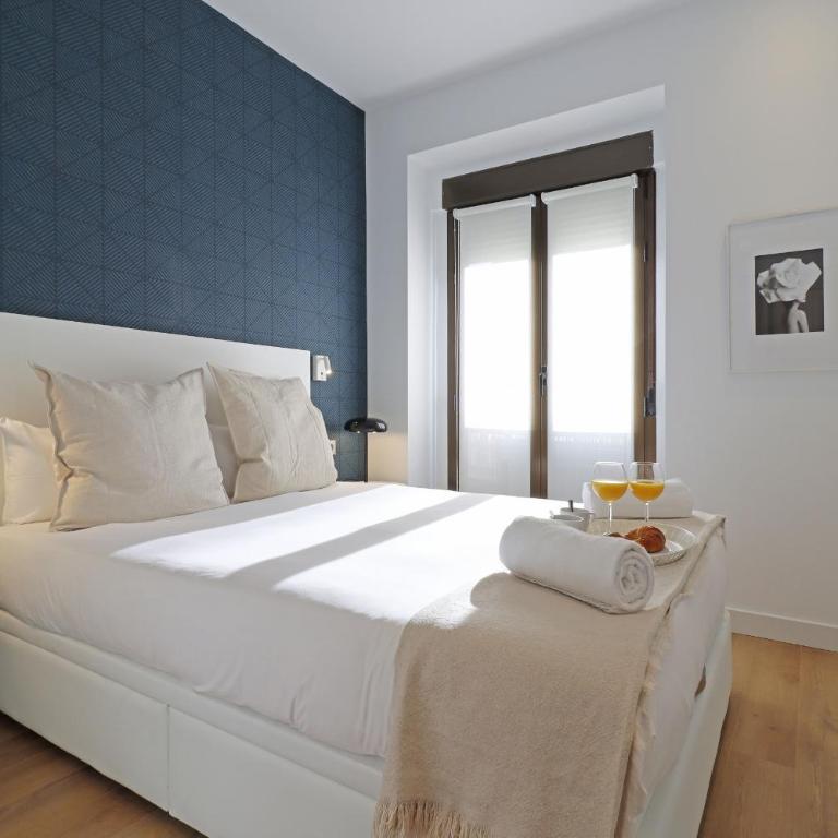 Reina Sofia Boutique II - Two-Bedroom Apartment - 23
