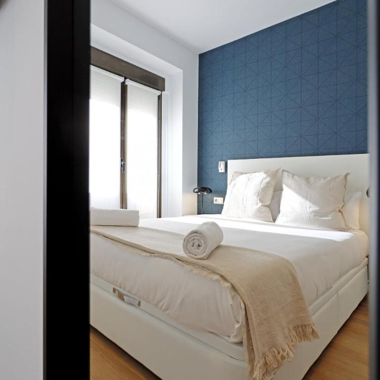 Reina Sofia Boutique II - Two-Bedroom Apartment - 27