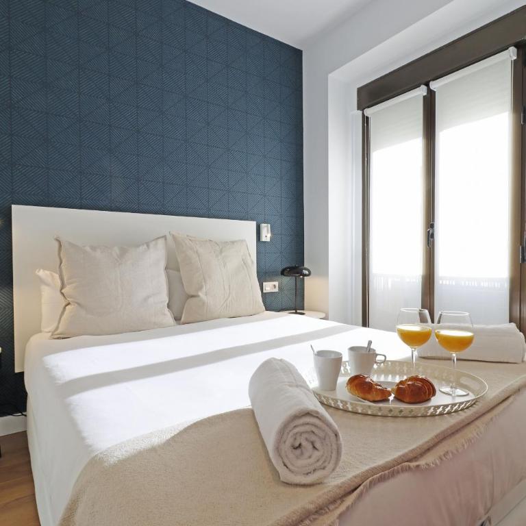 Reina Sofia Boutique II - Two-Bedroom Apartment - 28
