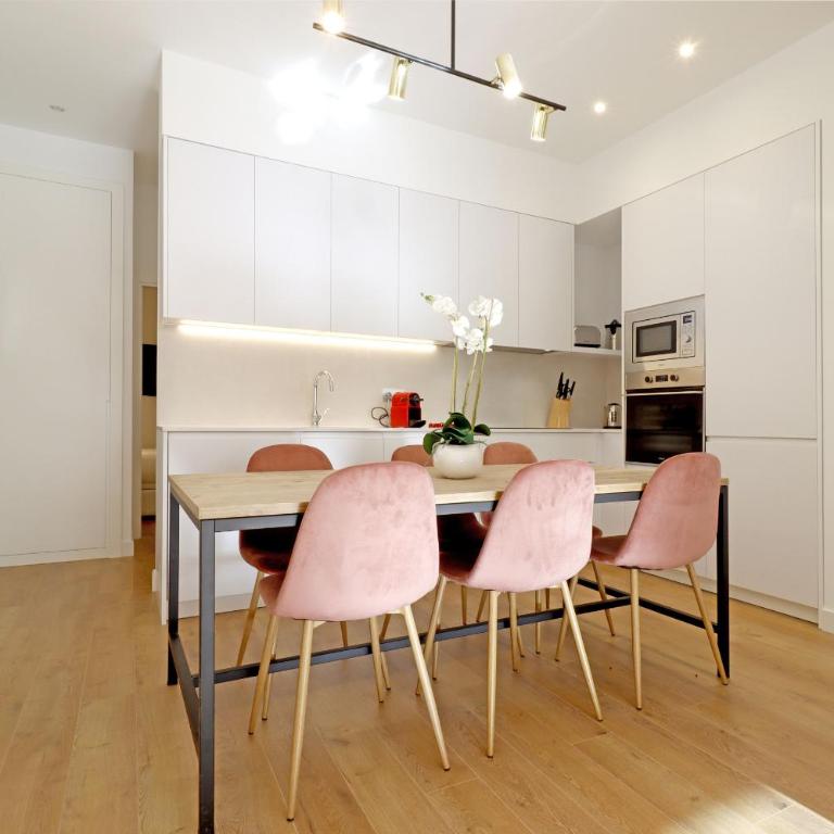 Reina Sofia Boutique II - Two-Bedroom Apartment - 29
