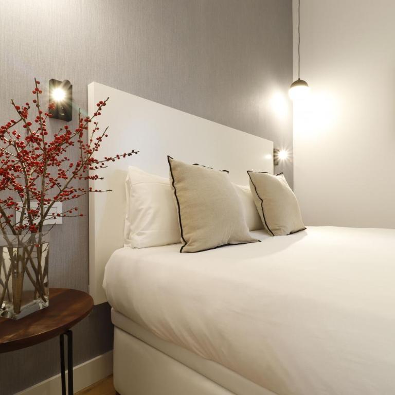 Reina Sofia Boutique II - Two-Bedroom Apartment - 42