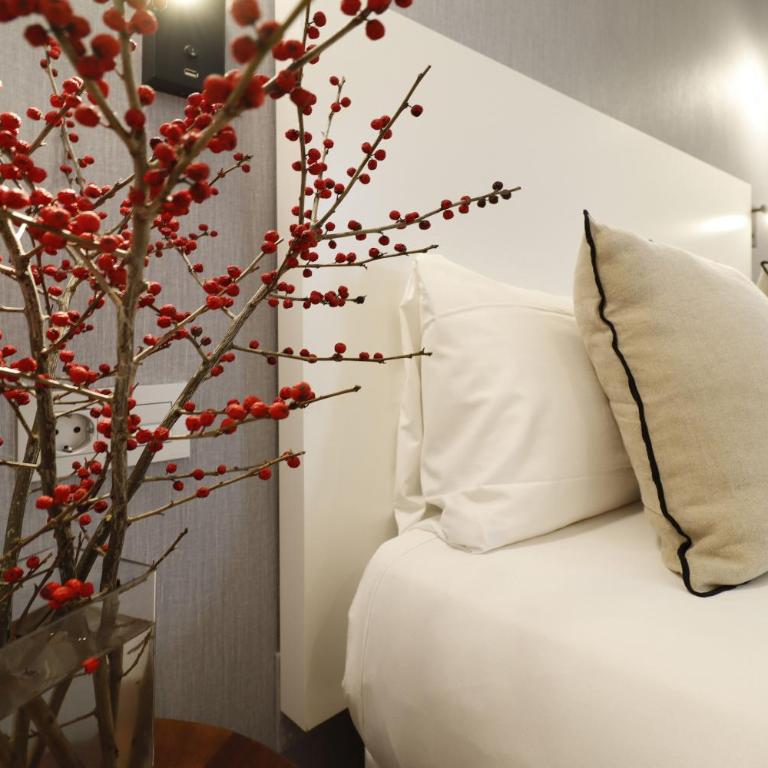Reina Sofia Boutique II - Two-Bedroom Apartment - 44