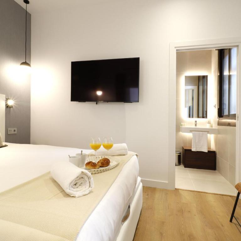 Reina Sofia Boutique II - Two-Bedroom Apartment - 45