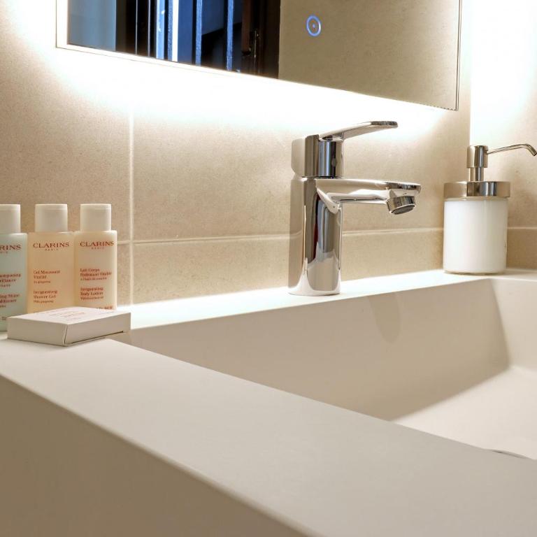 Reina Sofia Boutique II - Two-Bedroom Apartment - 51