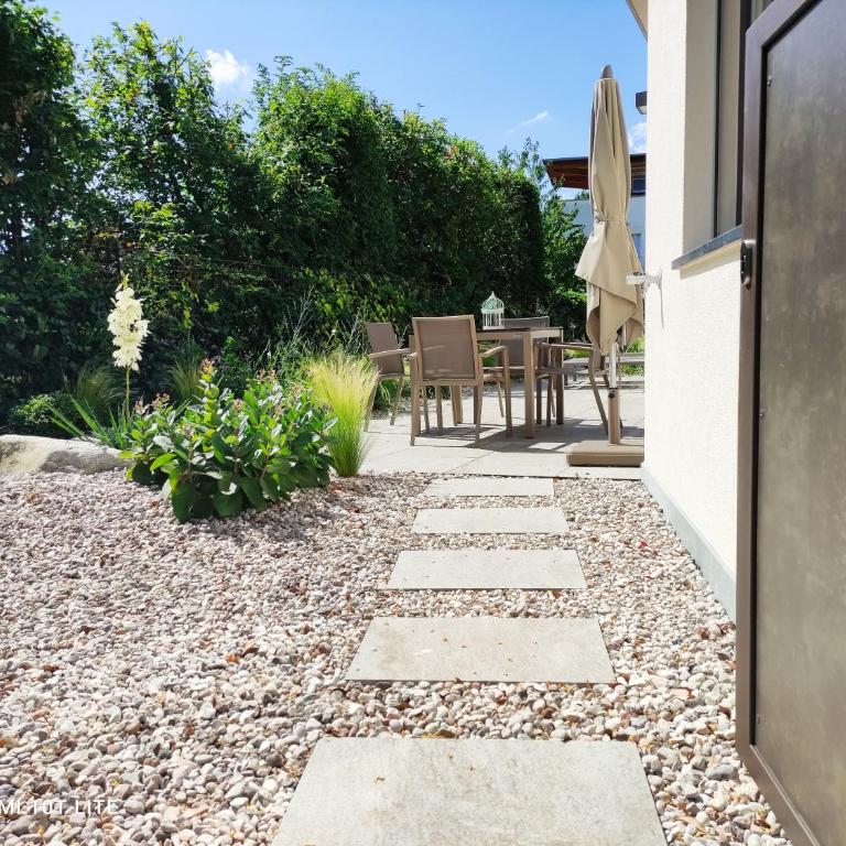 Ruhige Ferienwohnung mit Garten und Garage in Privatvilla - Appartamento con 1 Camera da Letto - 11