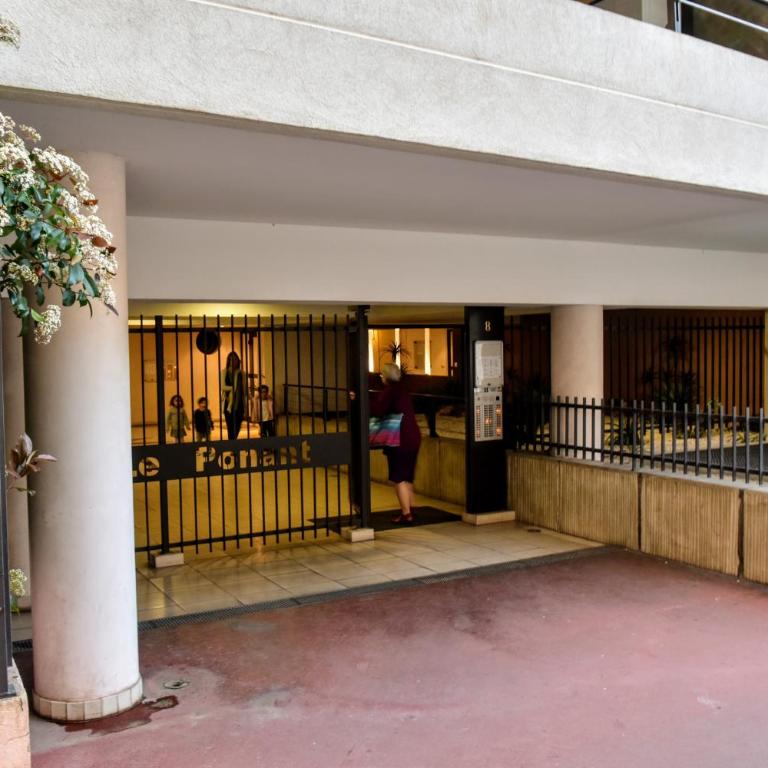 Spacious Luxury apt, 12 min walk to Croisette beach and Conf Centre - Appartement 3 Chambres - 40