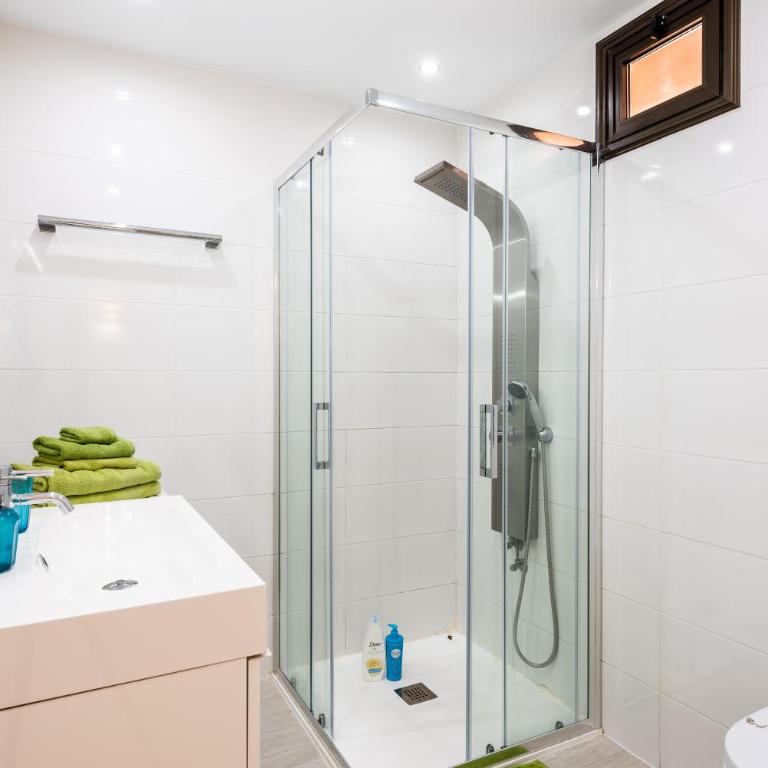 Tenerife South Apartments - Estudio con cama extragrande - 1