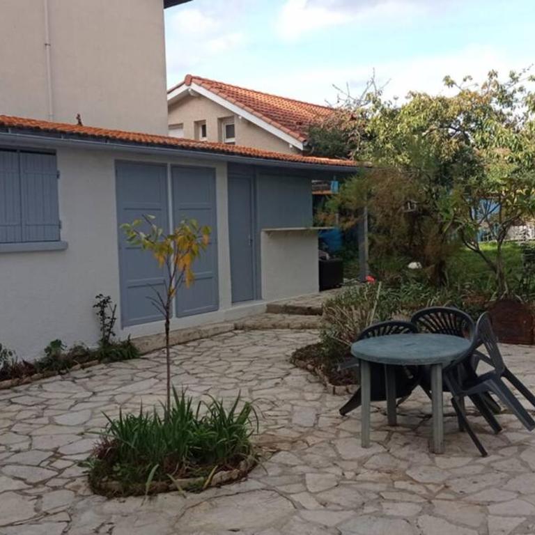 Appart 31 m2 indépendant, Piscine Jardin Direct Gare Aéroport et jardin - One-Bedroom Apartment - 6