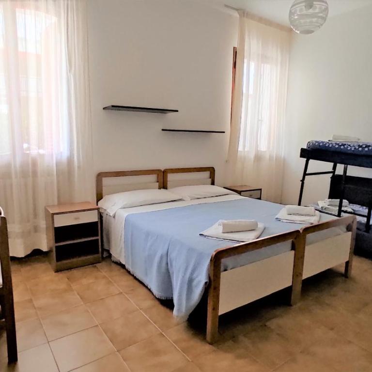 Hotel De Amicis - Camera Quadrupla Economy - Dependance - 3