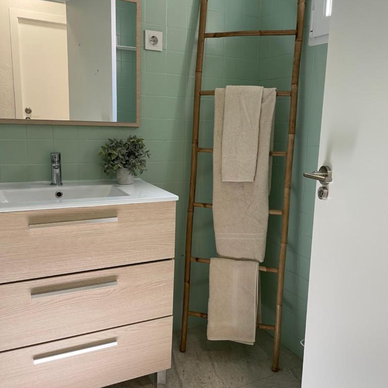 Slow Room Valencia - Double Room with Shared Bathroom and Shared Terrace - 8