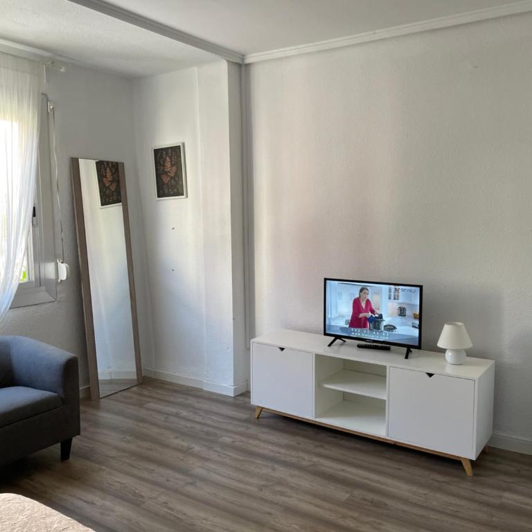 Slow Room Valencia - Double Room with Shared Bathroom and Shared Terrace - 6