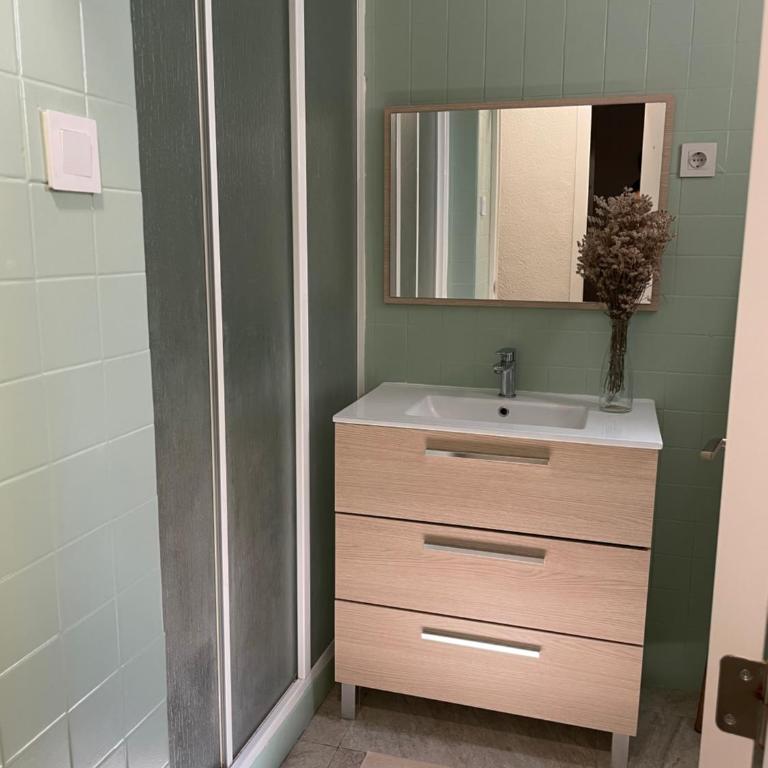 Slow Room Valencia - Double Room with Shared Bathroom and Shared Terrace - 11