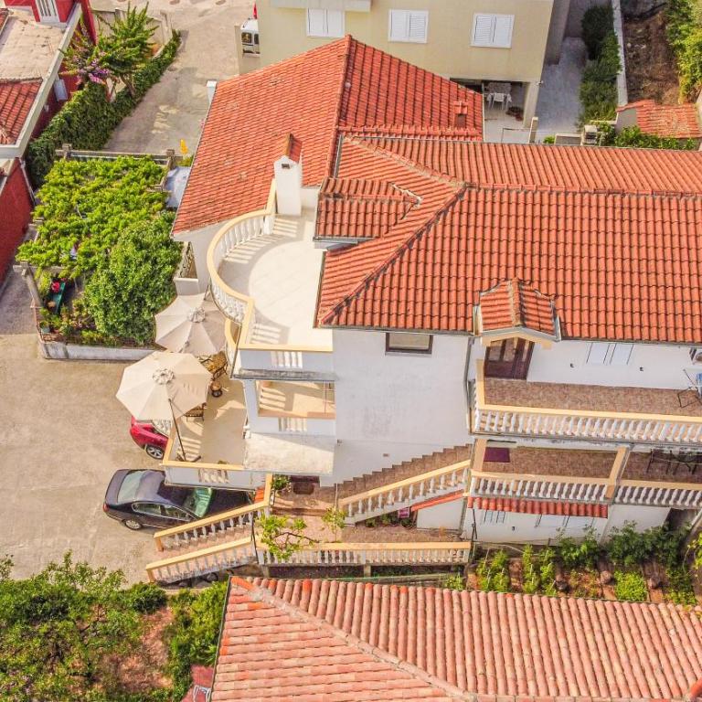 Villa Vojnic - Dvokrevetna Soba sa Bračnim Krevetom sa Balkonom i Pogledom na More - 4