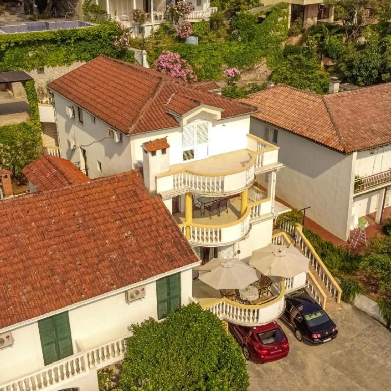 Villa Vojnic - Dvokrevetna Soba sa Bračnim Krevetom sa Balkonom i Pogledom na More - 5