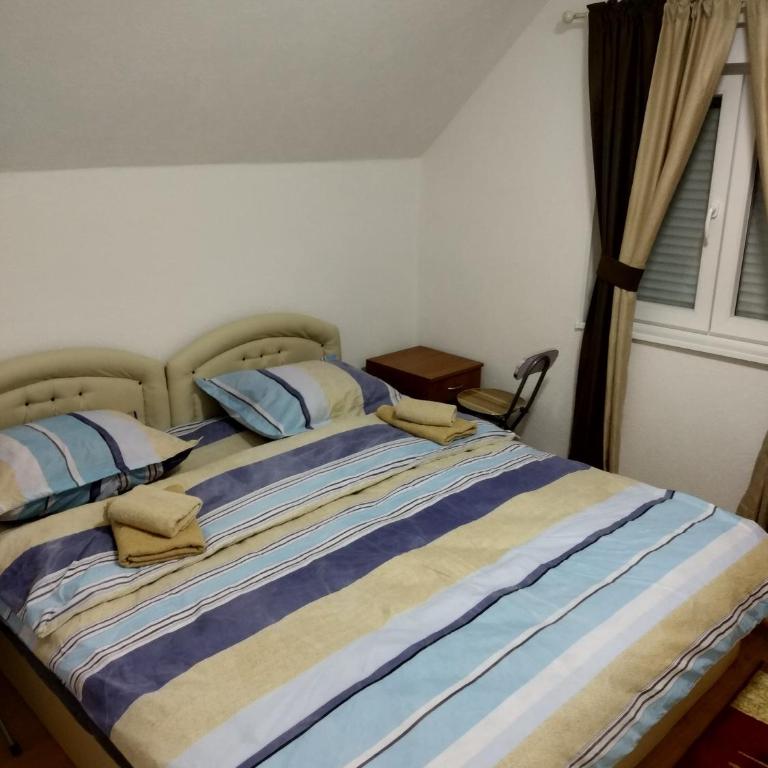 Guest House RG - Dvokrevetna Soba sa Bračnim Krevetom i Zajedničkim Toaletom - 3