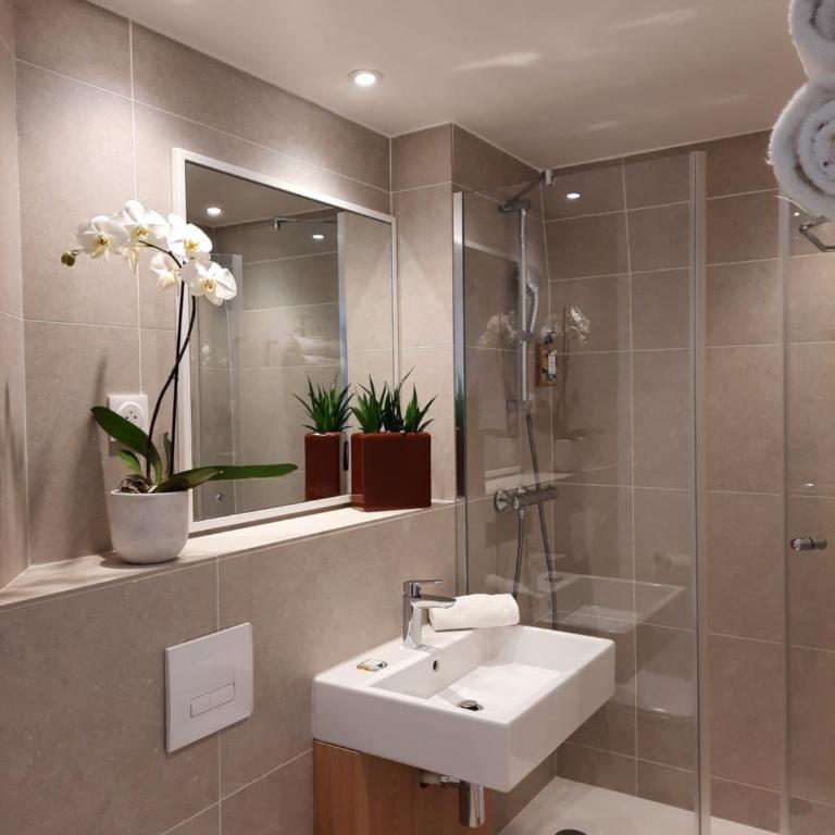 Hotel Paris Louis Blanc - Chambre Double Supérieure - 11