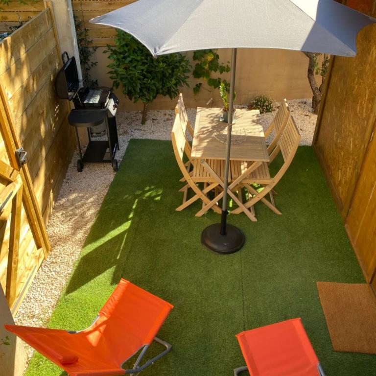 Petite Maison en ville avec jardin proche des plages - Studio with Garden View - 8