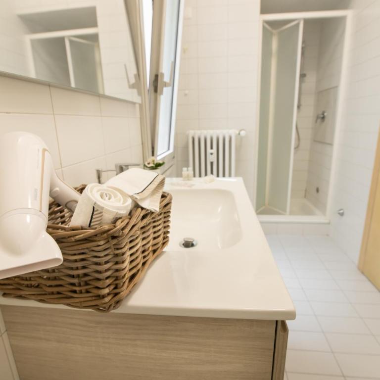 Relais Emilei - Three-Bedroom Apartment - 8
