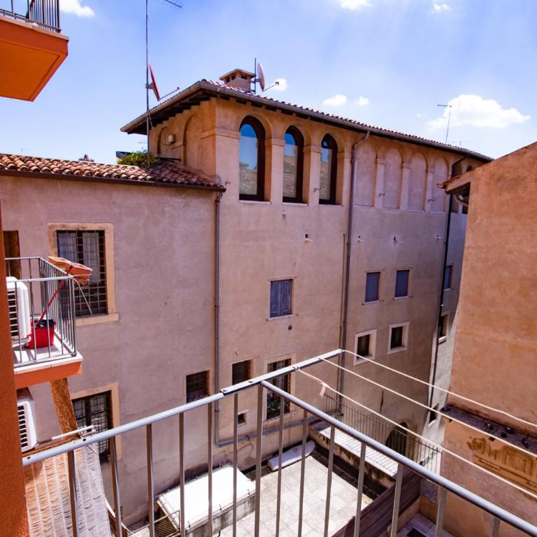 Relais Emilei - Three-Bedroom Apartment - 30