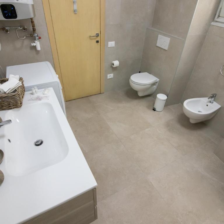 Relais Emilei - Three-Bedroom Apartment - 20