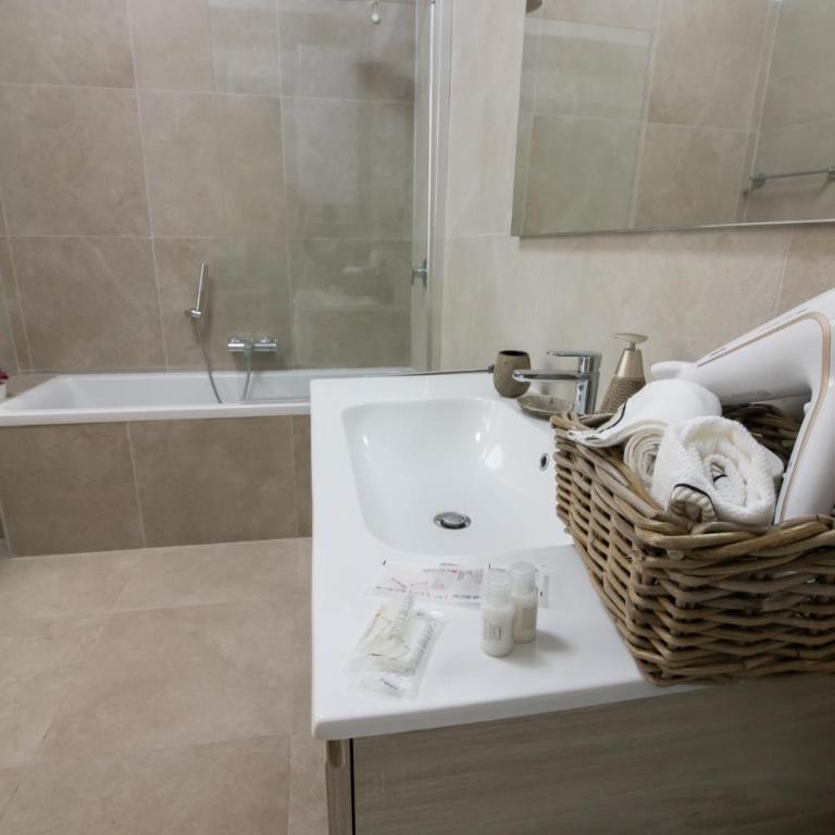 Relais Emilei - Three-Bedroom Apartment - 19