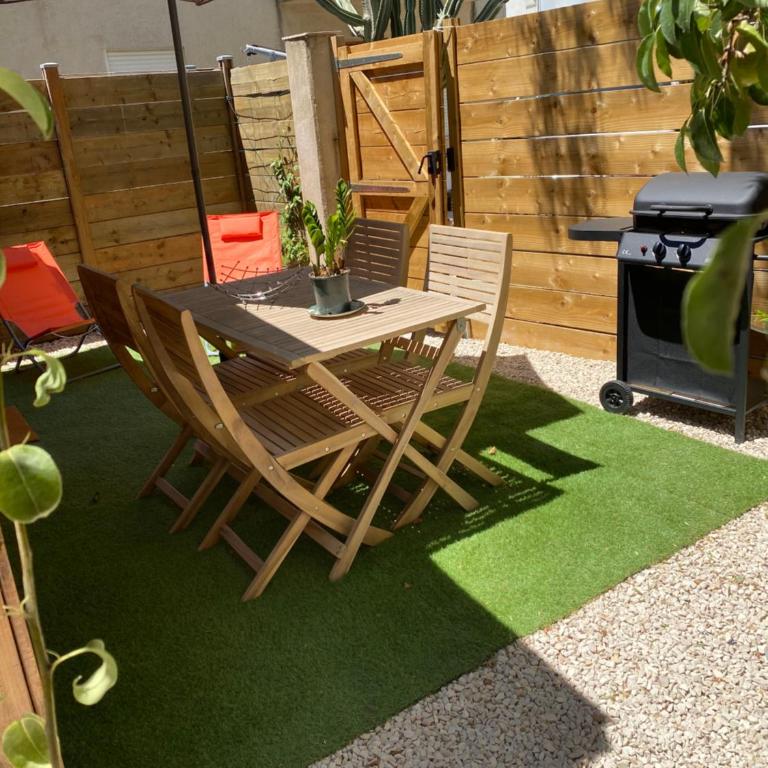 Petite Maison en ville avec jardin proche des plages - Studio with Garden View - 1