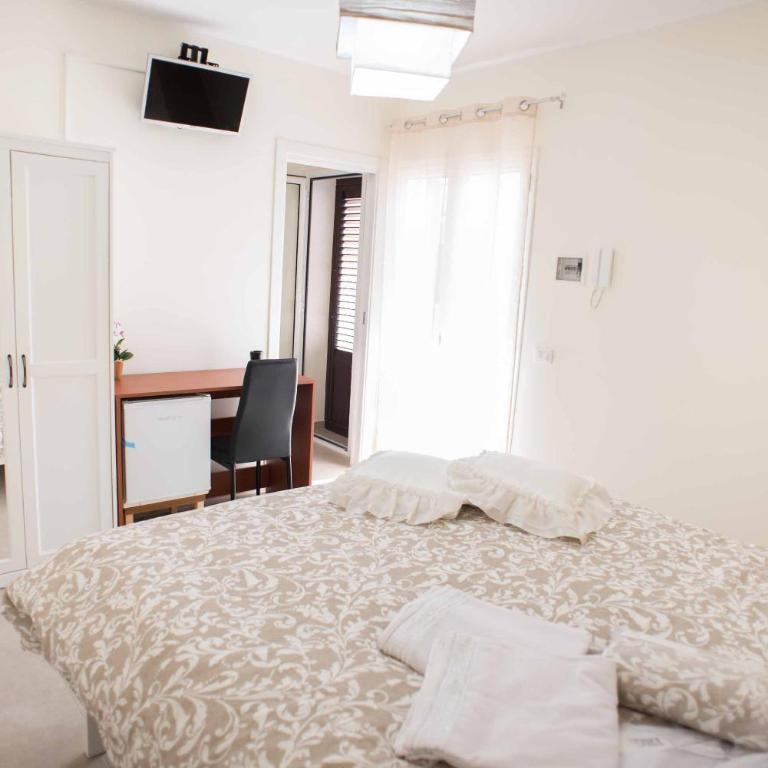 Isola bella - Double Room with Balcony - 2
