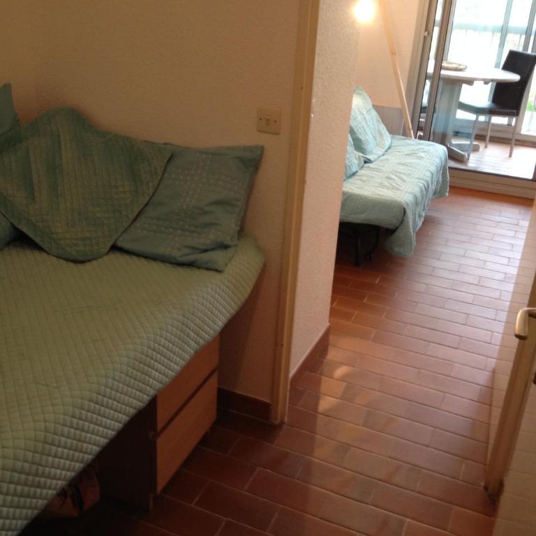 Au calme dans hameau fleuri joli Studio 3 pers piscine parking wi-fi - Studio - Vue sur Piscine - 6