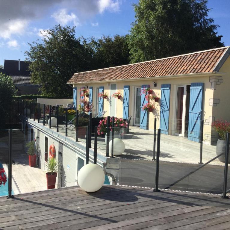 Hotel la piscine - Appartement - Vue sur Piscine - 9