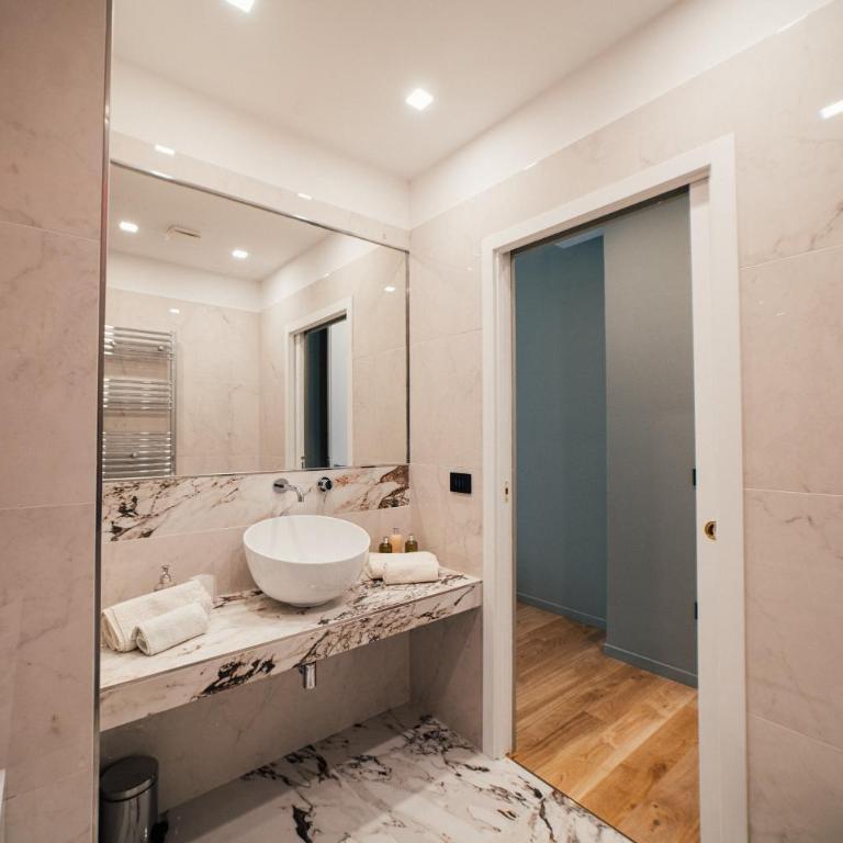Aron Only Suites Bed and Breakfast - Suite Deluxe con Vasca Idromassaggio - 16