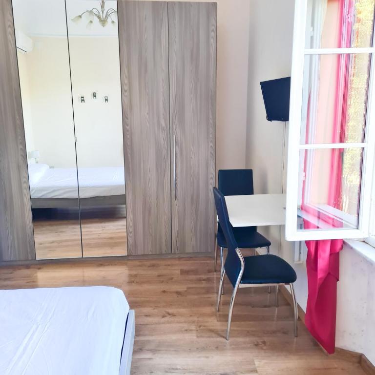 Villa Zara - Double Room with Private Bathroom - 11