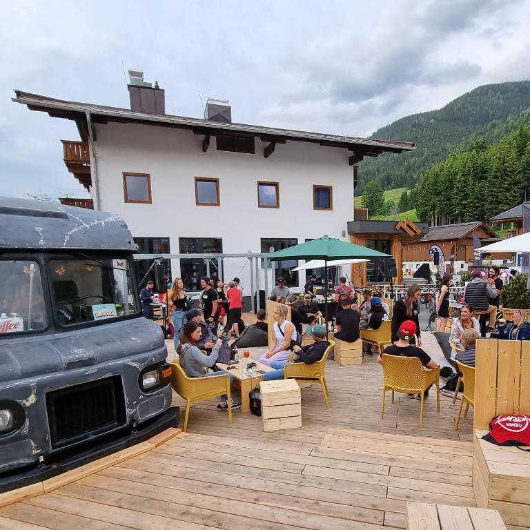 SKILL Mountain Lodge - Ski und Bike Hostel im Sommer mit JOKER CARD - Doppelzimmer mit eigenem Bad - 17
