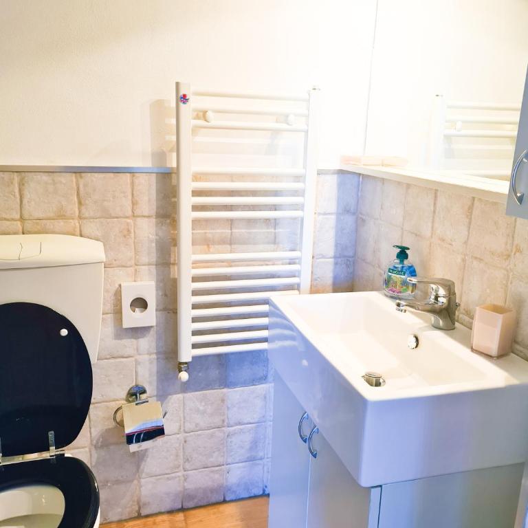 Villa Zara - Double Room with Private Bathroom - 12