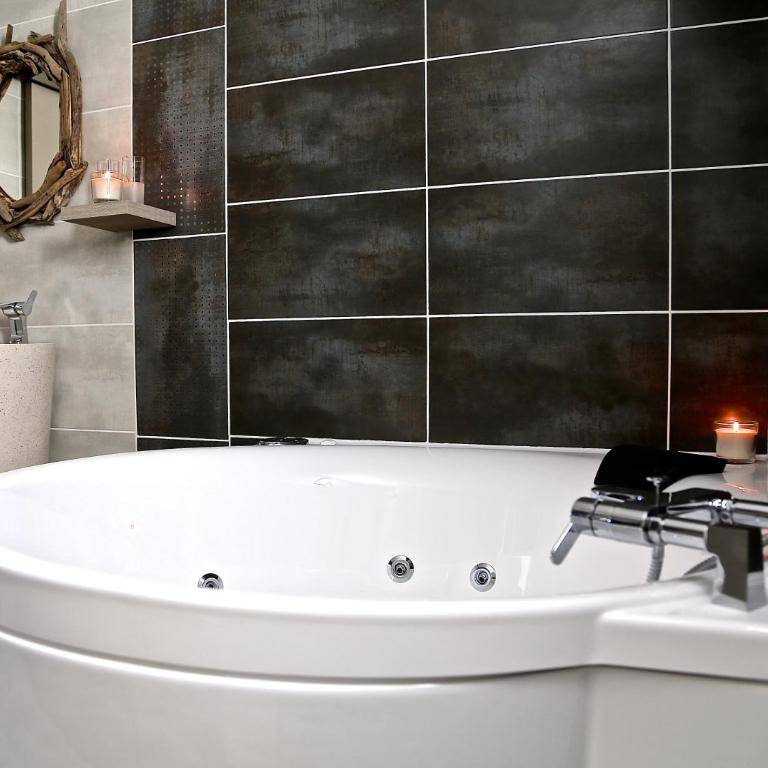 Chambre d'hôtes Mas du Ménage en CAMARGUE - Chambre Lit King-Size avec Baignoire Spa - 3