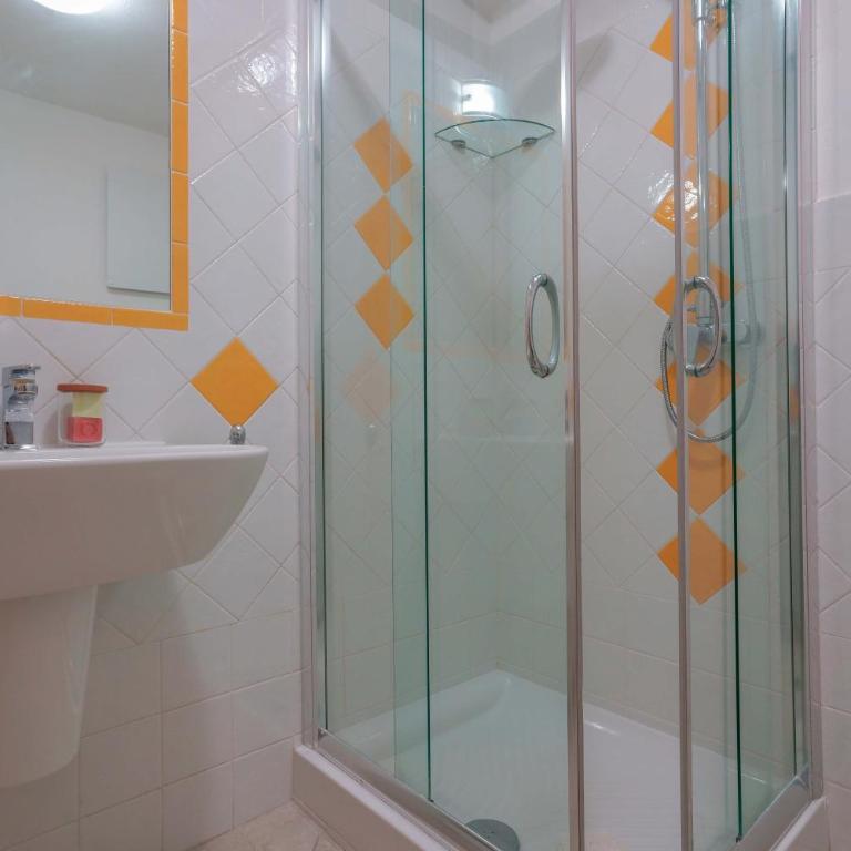 Casa Nostra - Camera Quadrupla con Bagno Privato - 11