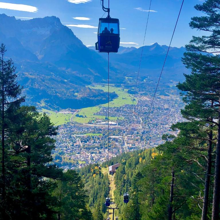 Alpine Escape Holiday Home with Mountain View - Ferienhaus - 41