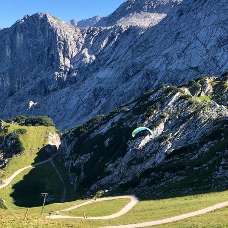 Alpine Escape Holiday Home with Mountain View - Ferienhaus - 47