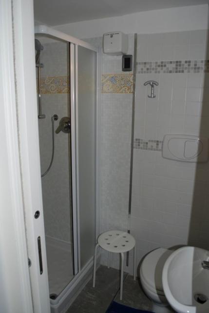 Perla B&b - Camera Matrimoniale con Bagno Privato - 10