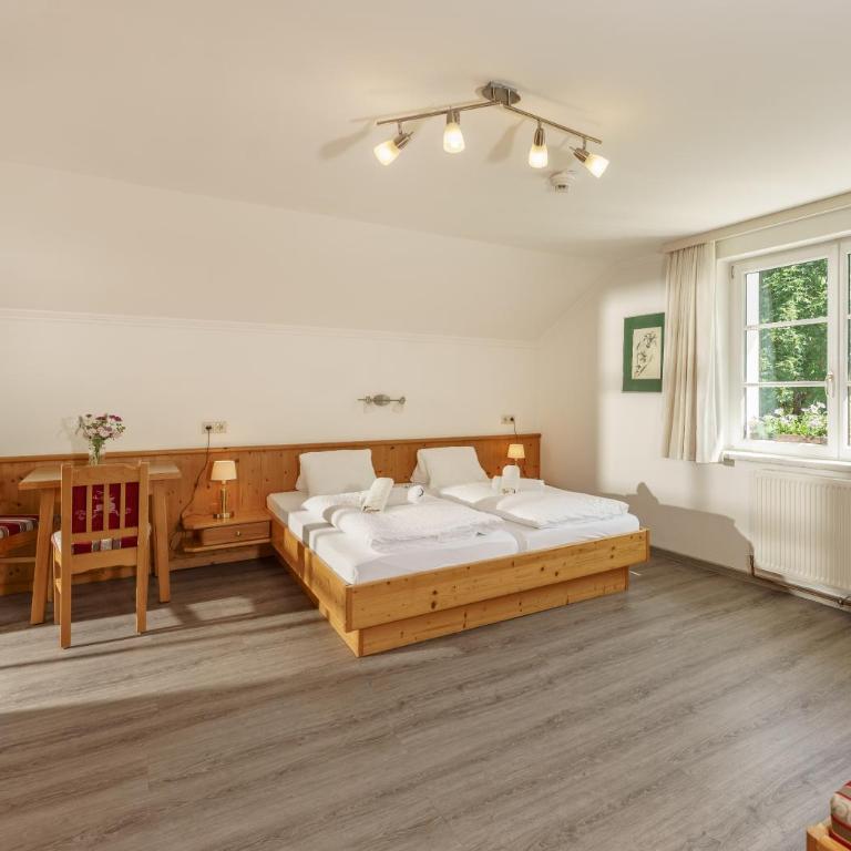 Cafe Pension Kitzer - Großes Doppelzimmer - 6